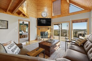 Welcome to Whiskey Ridge, a stunning log home surrounded by nature’s beauty.