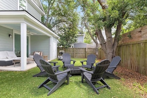 Great Fenced in Backyard- Fire Pit and Grill