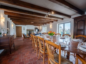 Möbel, Flooring, Holz, Esszimmer, Interior Design, Küche & Esszimmer Tisch, Decke, Tabelle, Fussboden, Stuhl
