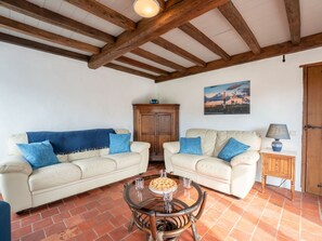 Möbel, Interior Design, Flooring, Holz, Couch, Fussboden, Zimmer, Decke, Tabelle, Wohnzimmer
