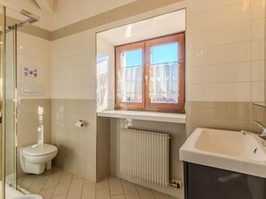 Sol, Sol, Design Intérieur, Mur, Luminaire Plomberie, Salle De Bains, Plafond, Pièce, Plomberie, Robinet