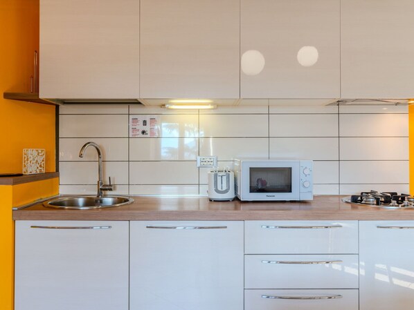 Comptoir, Cuisine, Appareil De Cuisine, Cabinetry, Principaux Appliance, Design Intérieur, Sol, Bois, Evier, Meubles