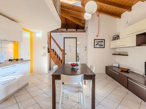 Design Intérieur, Sol, Meubles, Sol, Plafond, Pièce, Cuisine, Appartement, Comptoir, Chaise