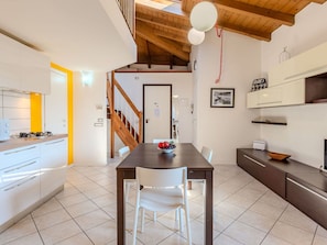 Design Intérieur, Sol, Meubles, Sol, Plafond, Pièce, Cuisine, Appartement, Comptoir, Chaise