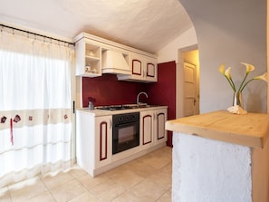 Möbel, Interior Design, Flooring, Holz, Fussboden, Zimmer, Decke, Küche, Beleuchtung, Major Appliance