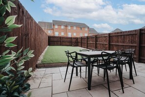  Enjoy al fresco dining in this beautiful outdoor space, perfect for hosting meals and relaxing in the fresh air.