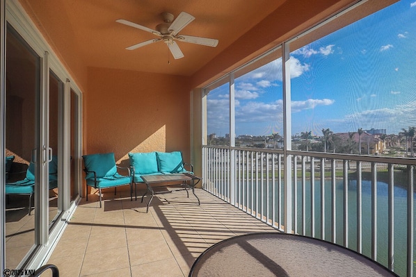 Life Is Better At The Beach! Welcome to the gorgeous Bella Lago 442