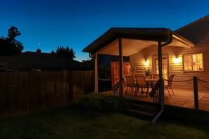 Evening on the patio with dining for 6