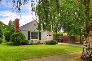 Easy access to the home and less than 3 miles to Main St Walla Walla