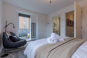 Bedroom 1 (2)
