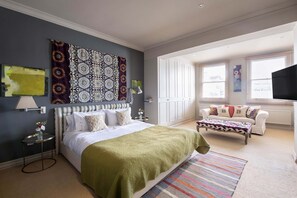 This London home has three lovely bedrooms.