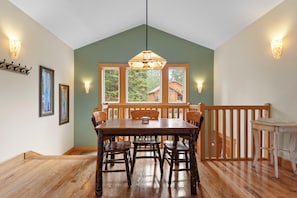 1215 Whitehall 2-6