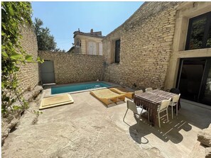 Extérieur - piscine privée - bbq. 