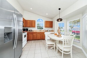Modern, fully equipped kitchen—perfect for any meal!