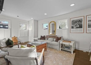 Entrance to living area (dining table is now to the left by the windows)