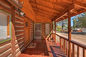 Front entrance into the cabin.