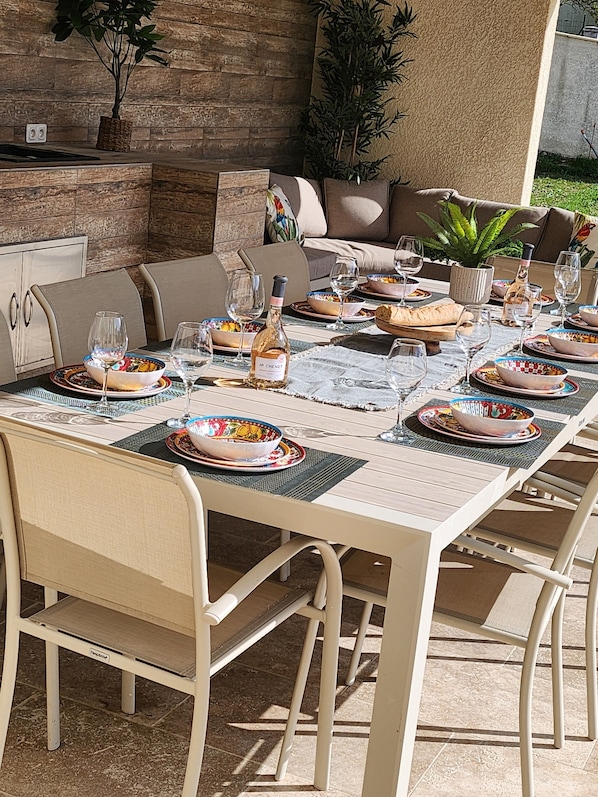 Outdoor dining