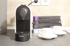 Kaffee und/oder Kaffeemaschine