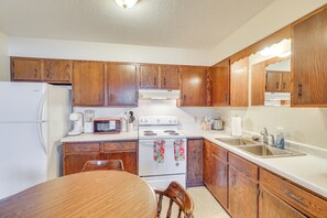 Kitchen | Blender | Toaster | Crockpot