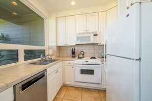Full kitchen