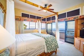Bedroom with 1 Queen bed