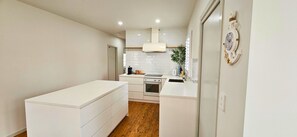 Spacious Full kitchen
