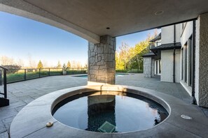 Unwind in the luxurious hot tub spa, the perfect retreat for relaxation and rejuvenation. ♨️✨ Enjoy a soothing soak under the stars. #HotTubSpa #RelaxAndUnwind #LuxuryLiving #SoothingSoak