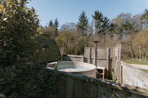 Hot Tub / whirlpool bath (Outdoor)