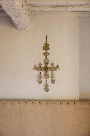 Queen Bedroom Detail