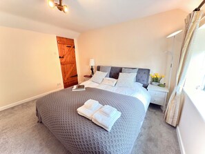 King size bedroom 