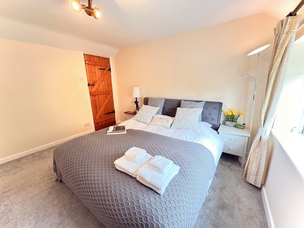 King size bedroom