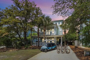 Home includes a 6 seater golf cart and 6 adult bikes!