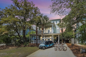 Home includes a 6 seater golf cart and 6 adult bikes!