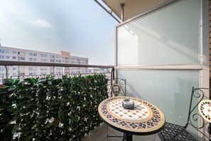 Balcony with a City View | Book Now with RENTUJEMY.COM