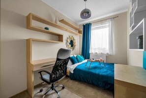 Bedroom with Queen Bed and Workspace | Book Now with RENTUJEMY.COM