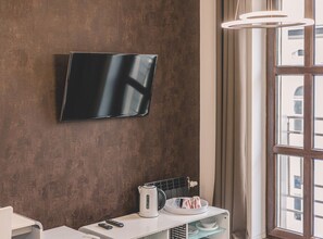 Relax and unwind in the center of Bydgoszcz! A modern bedroom with a large bed, close to the Old Town and NATO Center. A perfect place to rest after a day of sightseeing or work!