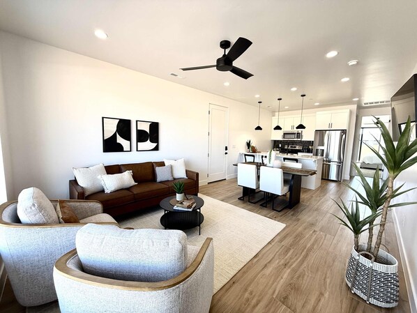 Holiday H1 at Catori  is your Southern Utah retreat! Near Zion National Park, Bryce Canyon, and the Grand Canyon, this modern townhome with 3 beds and 3.5 baths is comfortable and convenient! Come stay in Kanab!