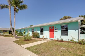 Property Exterior | Shared Driveway (2 Vehicles)