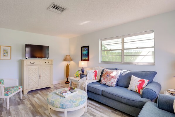 Hobe Sound Vacation Rental | 2BR | 1BA | 1,000 Sq Ft | 1 Step to Enter