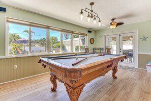 Florida Room | Pool Table | Central Heating & A/C | Free WiFi