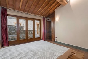 Autumn, Bedroom, Spring, Summer