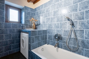 Autumn, Bathroom, Spring, Summer