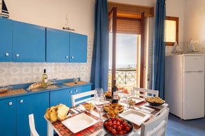 Autumn, Kitchen, Spring, Summer