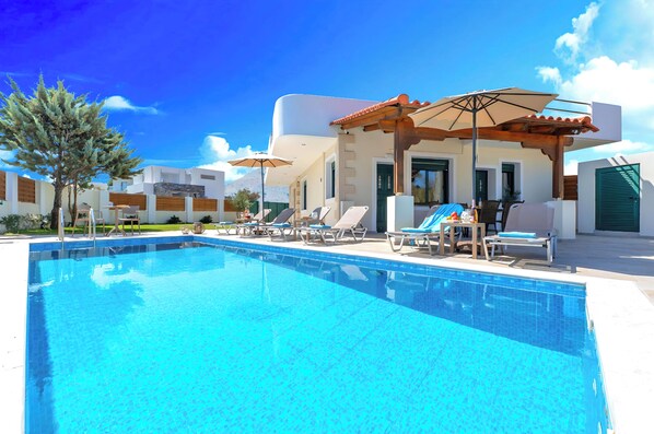 Eliomar Beachside Villa | HotelPraxis Group