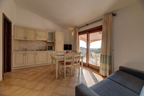 Autumn, Kitchen, Living Room, Spring, Summer