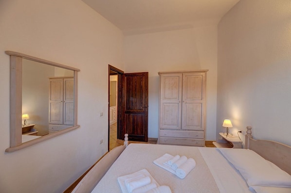 Autumn, Bedroom, Spring, Summer
