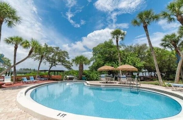 Sunburst 2bed/1.5bath Condo GCV1-043 (2413)