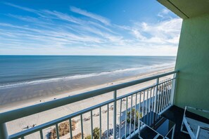 Balcony with Amazing Views of the Ocean
