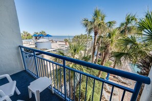 Balcony with Amazing Views of the Ocean