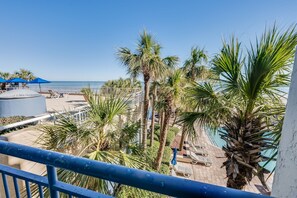 Balcony with Amazing Views of the Ocean